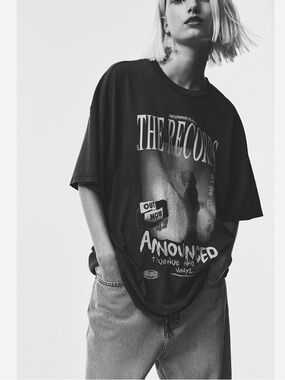 H&M Oversized Washed Out Grey Distressed Graphic Band T-Shirt Size Small